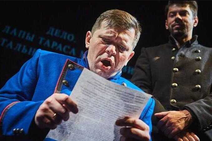 В Новосибирске отменили спектакль после обвинений в сцене с взяткой