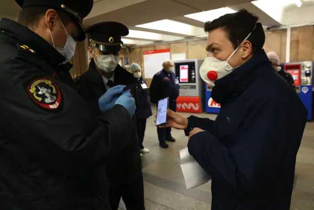 В Москве задерживают призывников в метро