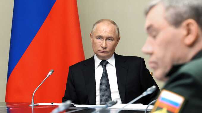 Путин остановил боевые действия на два дня после доклада Герасимова