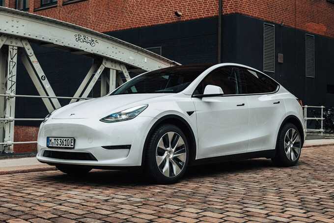 Tesla откладывает запуск дешёвой Model Y