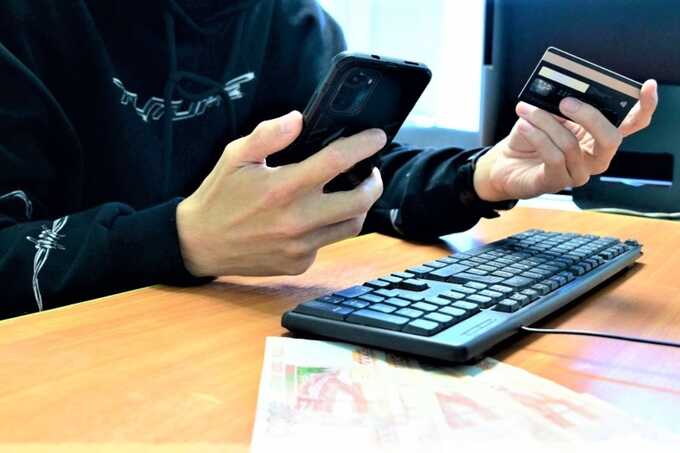 Профессор МГУ мог стать жертвой мошенников — его дочь заявила о продаже двух квартир