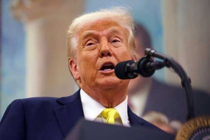 Трамп пригрозил санкциями всем, кто продолжит покупать нефть и нефтехимию из Ирана