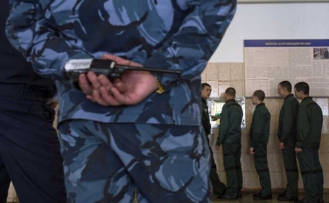 ФСИН теряет контроль над колониями: джамааты заменяют администрацию