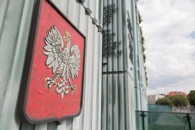 Испанцы получили приговор в Польше за кражу флагов