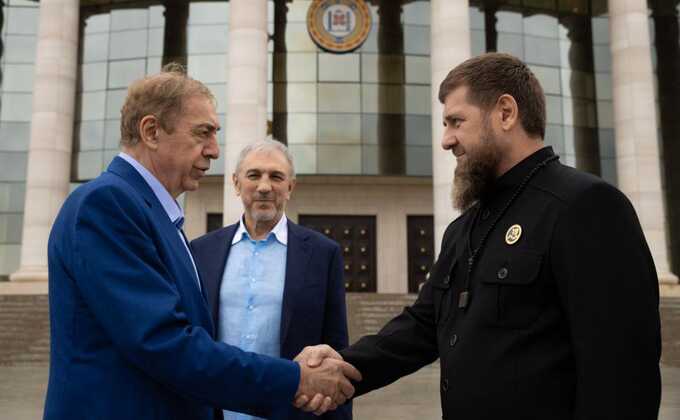 Рамзан Кадыров наградил Михаила Гуцериева званием почётного гражданина Чечни